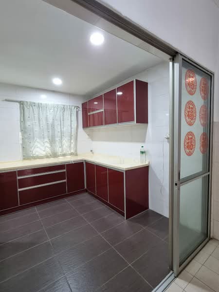 Taman Pinggiran USJ 1 untuk Untuk Dijual - RM 699,000, Mac 2026 - Kitchen - PropertyGuru.com.my