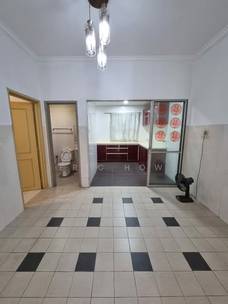 Taman Pinggiran USJ 1 untuk Untuk Dijual - RM 699,000, Mac 2026 - Kitchen - PropertyGuru.com.my