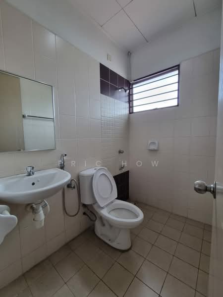 Taman Pinggiran USJ 1 untuk Untuk Dijual - RM 699,000, Mac 2026 - Bathroom - PropertyGuru.com.my
