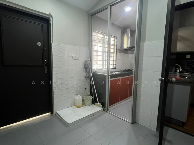2-storey Terraced House for Sale in Denai Alam (Shah Alam) - Asliza Md Asrar - Kitchen - PropertyGuru.com.my
