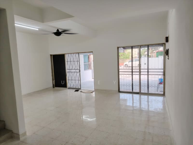 2-storey Terraced House for Sale in Taman Sri Reko (Kajang) - Eugene Yap - Living Room - PropertyGuru.com.my