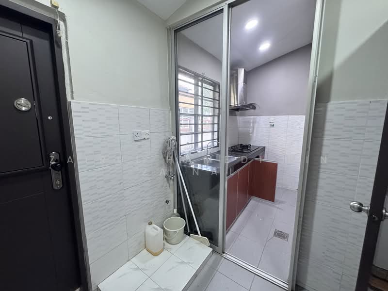 2-storey Terraced House for Sale in Denai Alam (Shah Alam) - Zairul Hamedi Bin Zainal - Kitchen - PropertyGuru.com.my