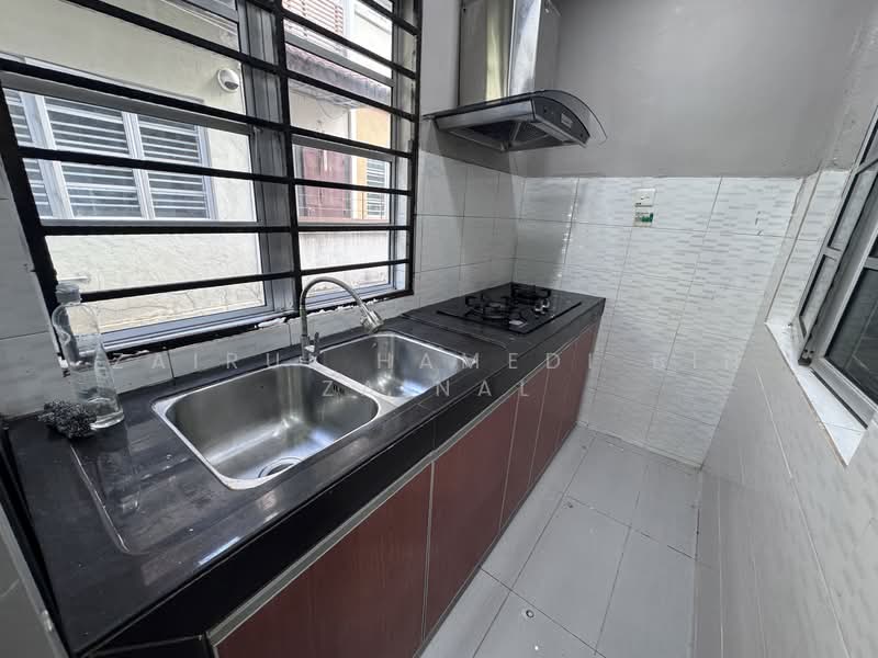 2-storey Terraced House for Sale in Denai Alam (Shah Alam) - Zairul Hamedi Bin Zainal - Kitchen - PropertyGuru.com.my