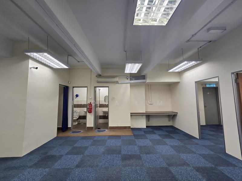 Kedai / Pejabat untuk Disewa di Jalan Ipoh (Kuala Lumpur) - Fiona Lum - Bathroom - PropertyGuru.com.my