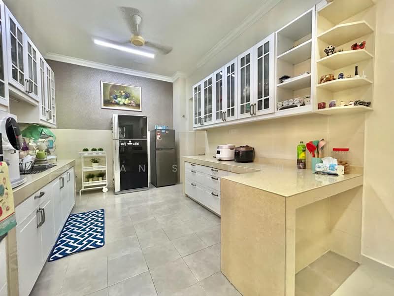 Semi-Detached House for Sale in Shah Alam (Selangor) - Salman Sharifudin - Kitchen - PropertyGuru.com.my