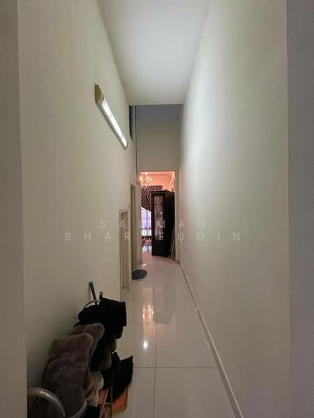 Semi-Detached House for Sale in Shah Alam (Selangor) - Salman Sharifudin - Corridor - PropertyGuru.com.my
