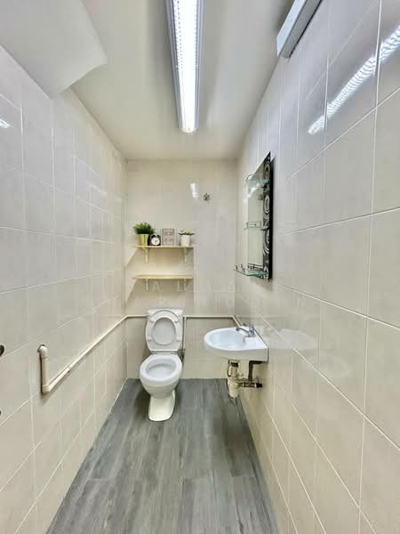 Semi-Detached House for Sale in Shah Alam (Selangor) - Salman Sharifudin - Bathroom - PropertyGuru.com.my