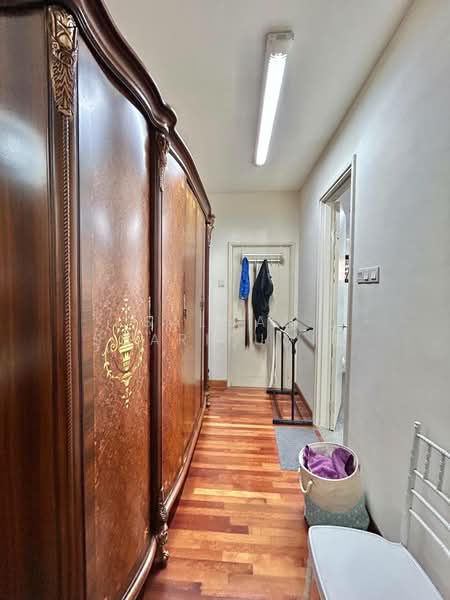 Semi-Detached House for Sale in Shah Alam (Selangor) - Salman Sharifudin - Corridor - PropertyGuru.com.my