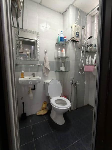 Pangsapuri untuk Dijual di 162 Residency - Jordan Tan - Bathroom - PropertyGuru.com.my