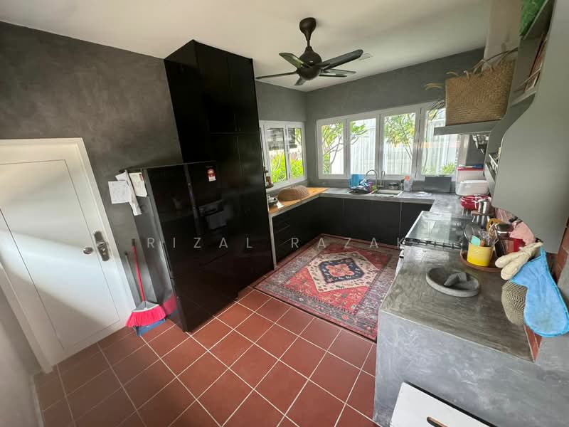 Bandar Saujana Utama untuk Untuk Dijual - RM 980,000, Mac 2026 - Kitchen - PropertyGuru.com.my