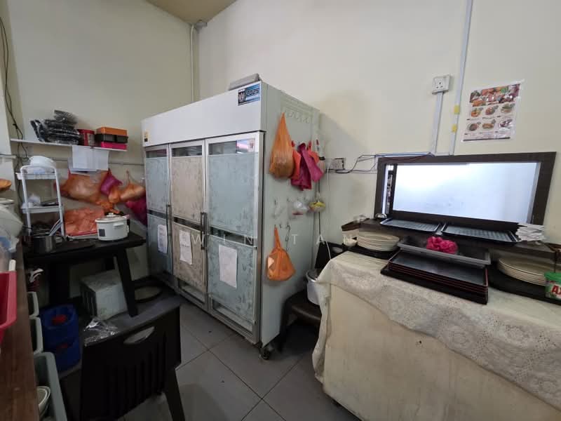 Shop for Rent in Taman Impian Emas (Skudai) - Win Tan - Kitchen - PropertyGuru.com.my