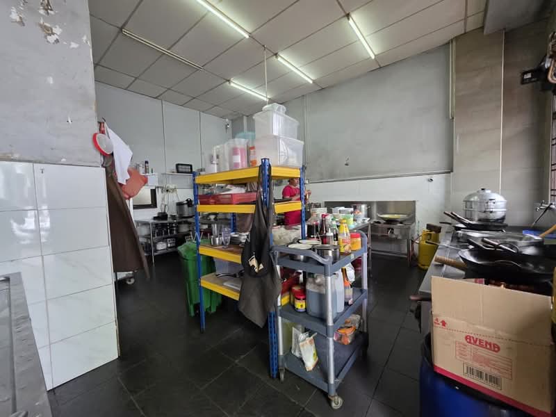 Shop for Rent in Taman Impian Emas (Skudai) - Win Tan - Kitchen - PropertyGuru.com.my