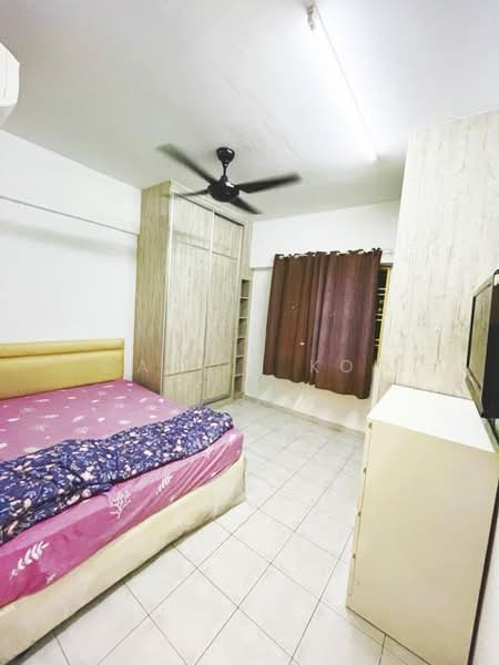 Pangsapuri untuk Dijual di Pangsapuri Sri Cempaka - Calvin Kok - Bedroom - PropertyGuru.com.my