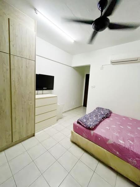Pangsapuri untuk Dijual di Pangsapuri Sri Cempaka - Calvin Kok - Bedroom - PropertyGuru.com.my