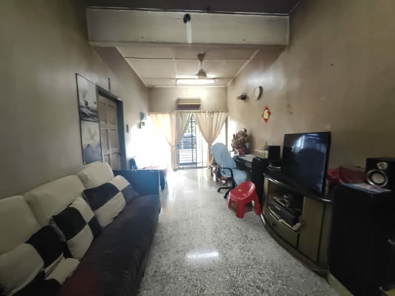 1-storey Terraced House for Sale in Taman Garing Jaya (Rawang) - Kelvin . - Living Room - PropertyGuru.com.my