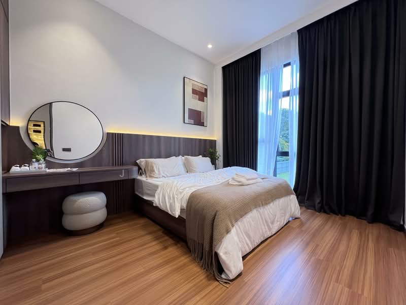 Cluster House for Sale in Bandar Baru Permas Jaya (Permas Jaya) - Jason Teo - Junior Master Bedroom - PropertyGuru.com.my