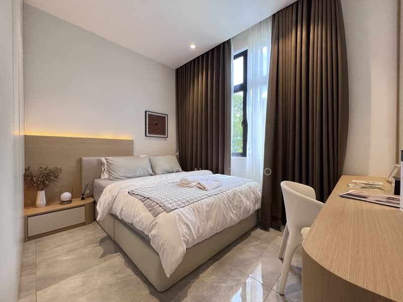 Cluster House for Sale in Bandar Baru Permas Jaya (Permas Jaya) - Jason Teo - Downstair's Bedroom - PropertyGuru.com.my