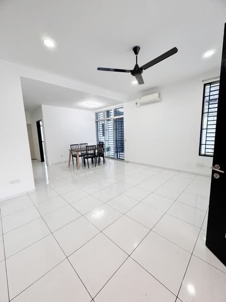 Taman bukit indah taman bukit indahss untuk Untuk Disewa - RM 2,950 /bulan, Mac 2026 - Living Room - PropertyGuru.com.my