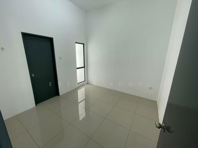 Semi-Detached House for Sale in Taman Scientex Rawang (Rawang) - Evelyn Khoo - Room - PropertyGuru.com.my