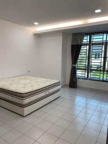 Taman Sierra Perdana Taman Rinting Masai untuk Untuk Disewa - RM 2,200 /bulan, Mac 2026 - Bedroom - PropertyGuru.com.my