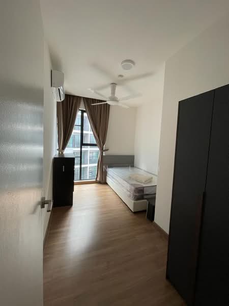 Kediaman Servis untuk Dijual di AraTre' Residences - Ivan Lim - Bedroom - PropertyGuru.com.my