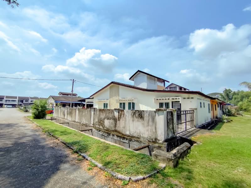 1-storey Terraced House for Sale in Taman Badri Shah (Lahat) - N. Melisa - Exterior - PropertyGuru.com.my