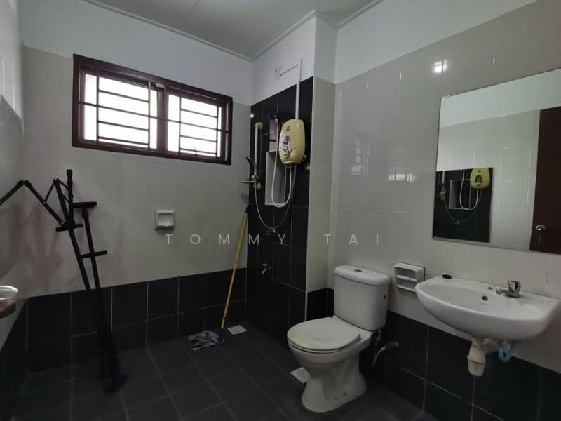 2-storey Terraced House for Sale in Bandar Dato Onn (Tebrau) - Tommy Tai - Bathroom - PropertyGuru.com.my