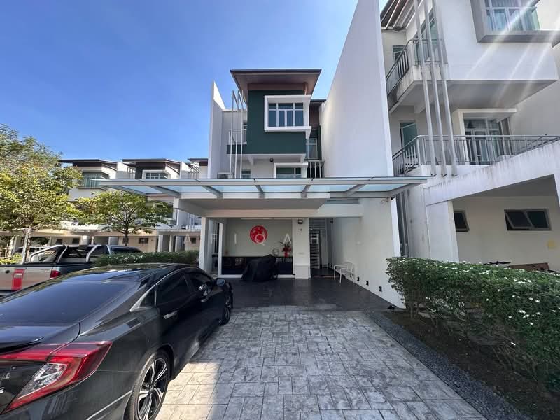 3-storey Terraced House for Sale in Cyberjaya (Selangor) - Afiqah . - Exterior - PropertyGuru.com.my