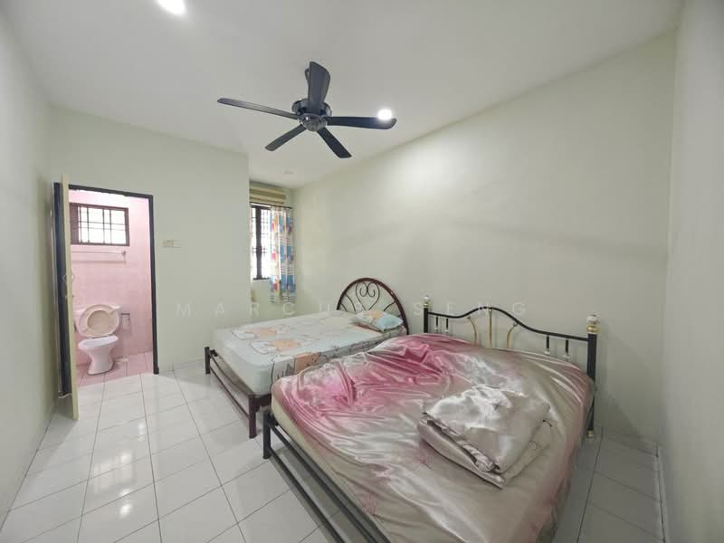 2-storey Terraced House for Sale in Taman Badri Shah (Lahat) - Marcus Seng - Bedroom - PropertyGuru.com.my