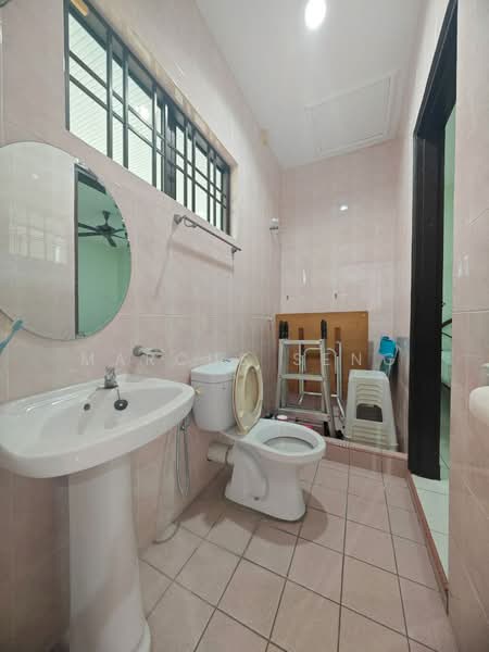 2-storey Terraced House for Sale in Taman Badri Shah (Lahat) - Marcus Seng - Bathroom - PropertyGuru.com.my