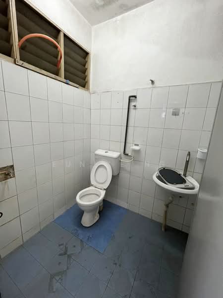 Untuk Dijual - Jalan Bunga kertas kulai