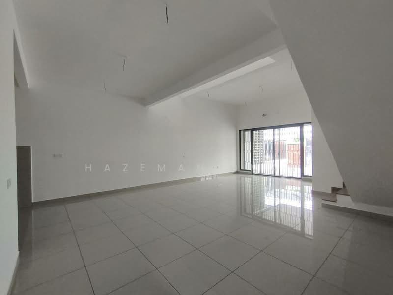 2-storey Terraced House for Sale in Elmina (Shah Alam) - Hazeman Omar - Living Room - PropertyGuru.com.my