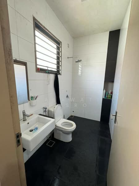 2-storey Terraced House for Sale in Alam Impian (Shah Alam) - Salawati Busro - Bathroom - PropertyGuru.com.my