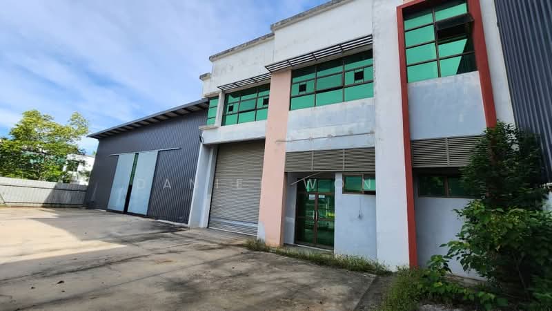 Factory for Rent in Taman Perindustrian Cemerlang (Ulu Tiram) - Daniel Wong - Exterior - PropertyGuru.com.my