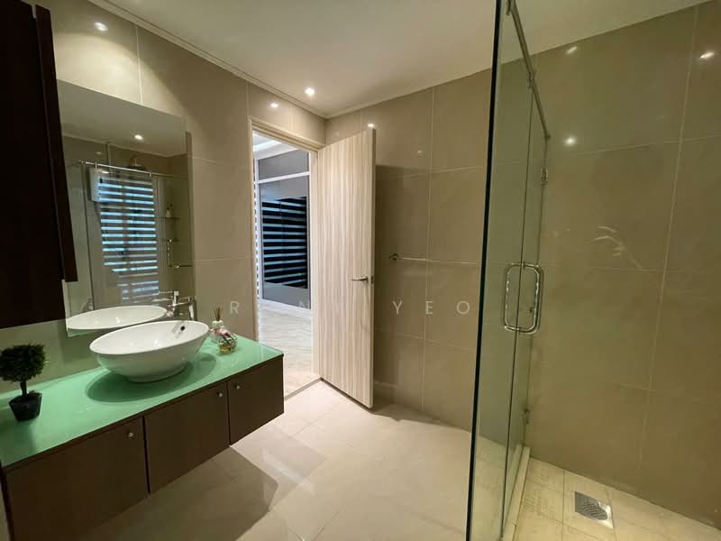 Service Residence for Sale at Parkview Service Apartment - Rony Yeo - Bathroom - PropertyGuru.com.my
