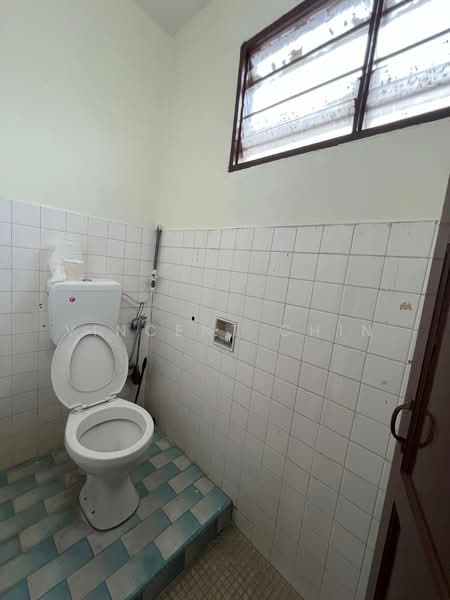 1.5-storey Terraced House for Rent in Taman Boon Bak (Ipoh) - Vincent Chin - Bathroom - PropertyGuru.com.my