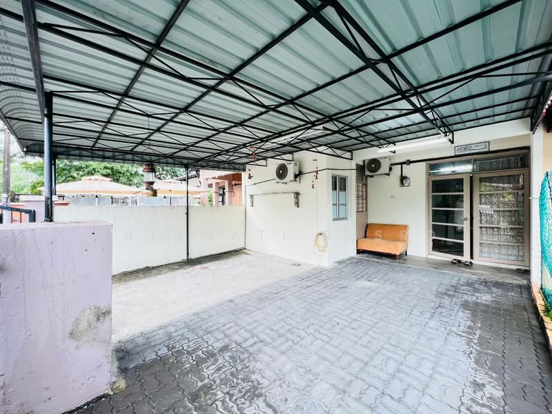 2-storey Terraced House for Sale in Usj 1 (Subang Jaya) - Salawati Busro - Exterior - PropertyGuru.com.my