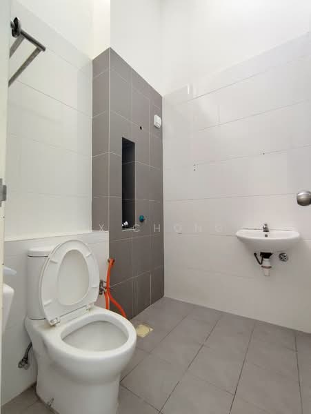 Rumah Teres 2 Tingkat untuk Disewa di Setia Ecohill (Semenyih) - JX Chong - Bathroom - PropertyGuru.com.my