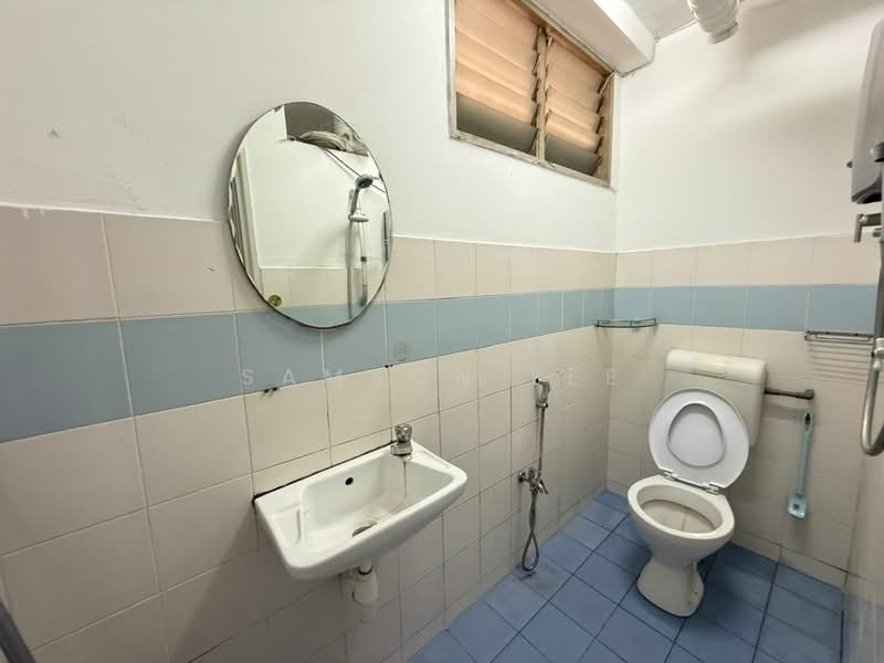 Flat for Sale at PPR Kampung Baru Air Panas - Samson Lee - Bathroom - PropertyGuru.com.my