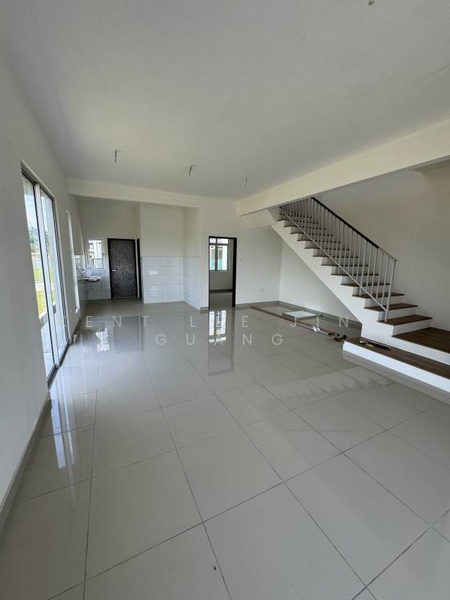 2-storey Terraced House for Sale in Bandar Puncak Alam (Puncak Alam) - Kent Lee Jing Guang - Living Room - PropertyGuru.com.my