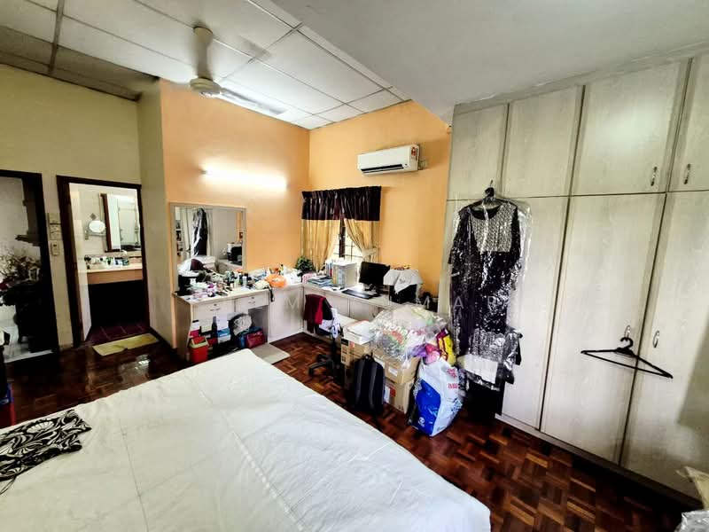 Seksyen 11 untuk Untuk Dijual - RM 2,390,000, Mac 2026 - Bedroom - PropertyGuru.com.my