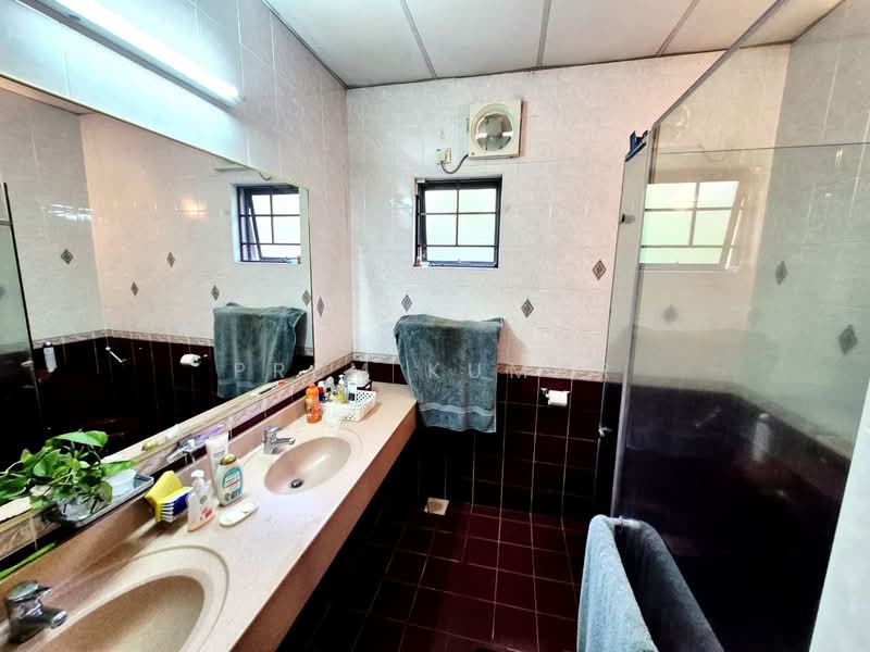 Seksyen 11 untuk Untuk Dijual - RM 2,390,000, Mac 2026 - Bathroom - PropertyGuru.com.my