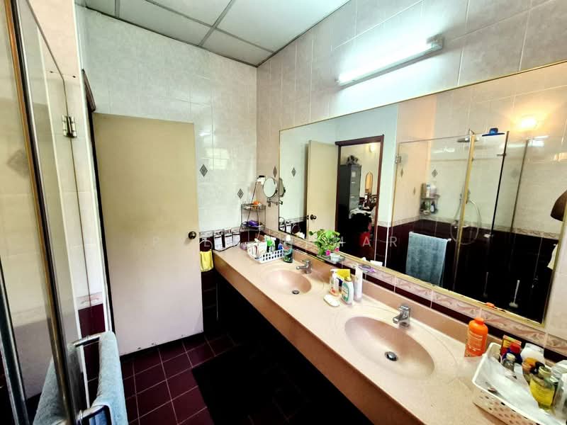 Seksyen 11 untuk Untuk Dijual - RM 2,390,000, Mac 2026 - Bathroom - PropertyGuru.com.my