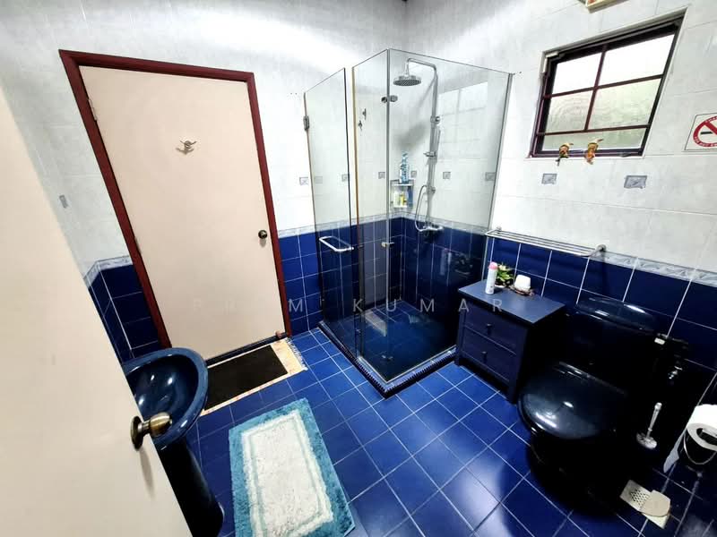 Seksyen 11 untuk Untuk Dijual - RM 2,390,000, Mac 2026 - Bathroom - PropertyGuru.com.my