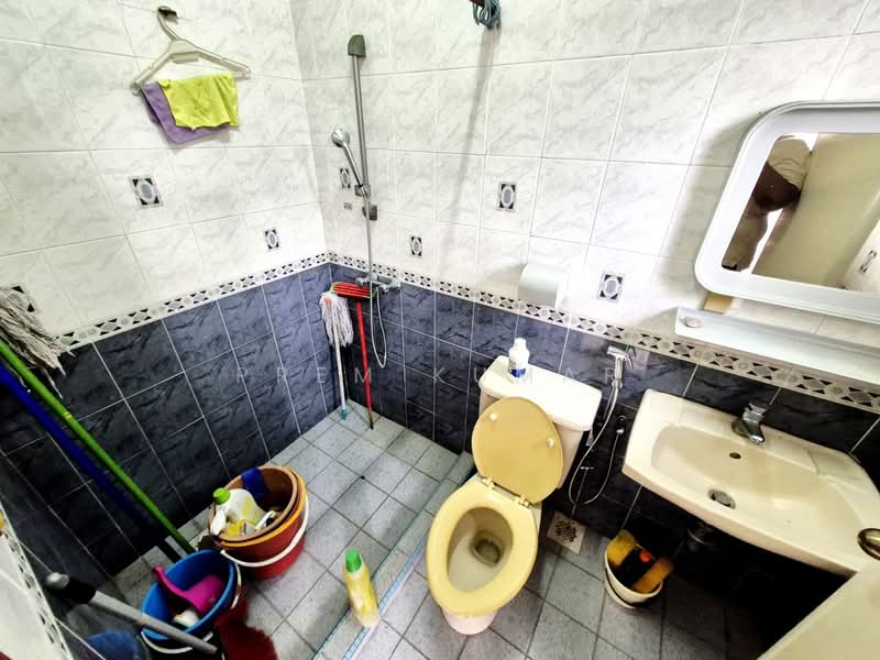 Seksyen 11 untuk Untuk Dijual - RM 2,390,000, Mac 2026 - Bathroom - PropertyGuru.com.my