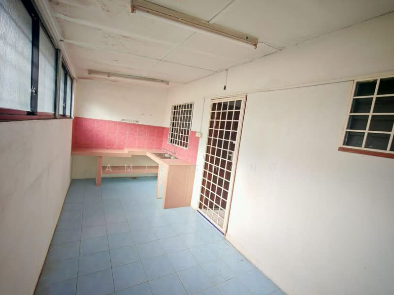 Pengkalan Double Storey Terrace House For Sale untuk Untuk Dijual - RM 220,000, Mac 2026 - Kitchen - PropertyGuru.com.my