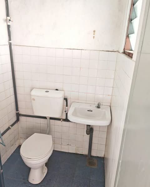 Pengkalan Double Storey Terrace House For Sale untuk Untuk Dijual - RM 220,000, Mac 2026 - Bathroom - PropertyGuru.com.my