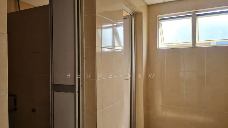 Semi-D Factory for Sale in Bukit Angkat (Kajang) - Herme Hew - Bathroom - PropertyGuru.com.my