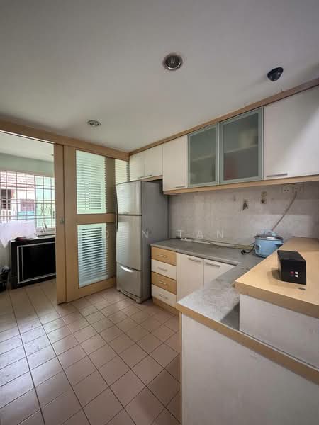 1.5-storey Terraced House for Sale in Taman Perling (Perling) - Iden Tan - Kitchen - PropertyGuru.com.my