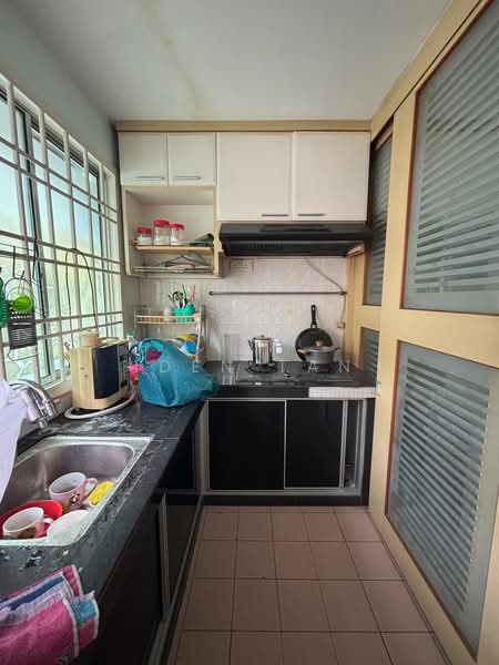1.5-storey Terraced House for Sale in Taman Perling (Perling) - Iden Tan - Kitchen - PropertyGuru.com.my